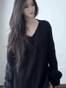 Áo Len Dệt Kim Cổ Chữ V Dáng Rộng Thoải Mái Màu Đen Cho Nữ Mùa Thu 2024 Áo Khoác Ngoài Dệt Kim Mới Áo Len Cardigan