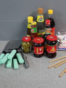 Kệ để đồ nhà bếp và gia vị 3 tầng có ngăn kéo kèm 3 hũ đựng gia vị Ecoco E2114