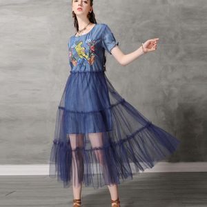 ชุดเดรสยีนส์คอโปโลผู้หญิงฤดูร้อนปี 2025 ทรงเข้ารูป ทรงเข้ารูป แขนสั้น ผ้าผสมโพลีเอสเตอร์ กระโปรงทรงเอ ชุดสองชิ้นปลอม