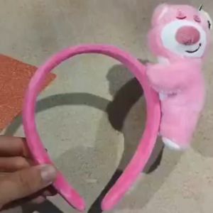 Băng Đô Cài Tóc Hình Gấu Dâu Phủ Lông Nhung Dễ Thương Xinh Xắn Cho Nữ Trùm Sỉ Gia Thành