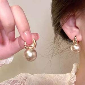 (Bebas beli 2 dapat bonus) H-Girl888 A111 COD Anting bola juntai lucu titanium wanita Korea Anti karat anti luntur