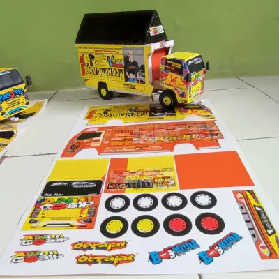 Stiker pola Miniatur truk oleng anti gosip