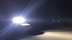 COD ไฟสปอทไลท์มอไซ ไฟสปอตไลท์ led 12v 24v ไฟสปอร์ตไลท์ติดรถยนต์ ไฟสปอร์ตไลท์ led 12v ไฟสปอตไลท์มอไซ12 ไฟledติดรถยนต์12v ไฟติดรถมอไซค์led สปอร์ตไลท์ มอเตอร์ไซค์ สปอร์ตไลท์ มอไช 300W