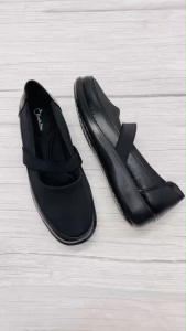 รุ่น V 736 รองเท้าหุ้มส้น หัวมน เนื้อผ้าและหนัง พื้นยางพารา มีสายคาดยางยืด เบอร์ 36-41