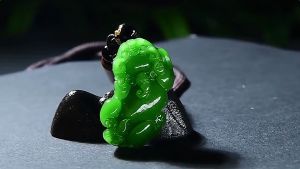 Imitation Jade Pixiu Necklace Green Agate PIXIU Pendant Ice Green Chalcedony Necklace Mens   and Womens Crystal Pendant Lucky Safe Men Women Necklace Couple New Style For Men