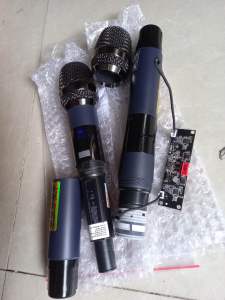 Micro loa kéo cực hay UGX-V5 sóng mạnh xa