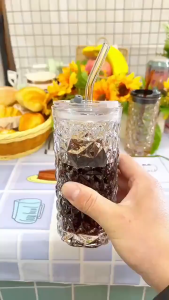 Botol Minum Kaca Estetik dengan Sedotan & Tutup Boneka – Gelas Kaca Estetik Anti Tumpah