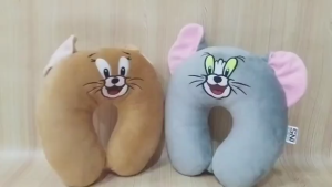 Bantal Leher Karakter Tom & Jerry – Model Kancing Nyaman untuk Perjalanan & Istirahat