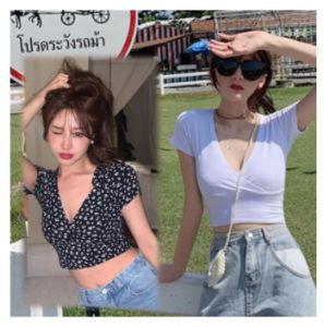 แฟชั่นหน้าร้อน เสื้อเอวลอย คอวีลึกลายดอกไม้ ใส่ไปเที่ยวถ่ายรูปค่าเฟ่เก๋ๆ