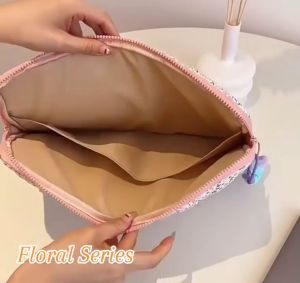 Hanami Floral Pastel Tablet 11 13 15 16 Inch Tas Laptop iPad Sleeve / Handstrap Tas Kantong Pelindung Sarung Cover HP Tablet 10.9 12 13.3 14 16 Sarung Pouch Cover Komputer Leptop Multifungsi / Macbook Air 13in Kulit Leather Case Sleeve Mac Book