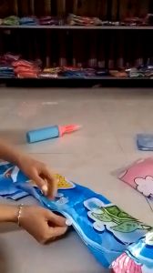 Phao bơi tròn 7 sắc cầu vồng 80cm 90cm có tay cầm chắc chắn cho bé và người lớn