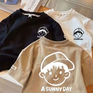 ผ้าฝ้ายพิมพ์เสื้อยืดแขนสั้นสําหรับเด็กใหม่ 2024 สไตล์หลวม Fit ฮ่องกงอินเทรนด์ All-Match เสื้อผ้าเด็ก