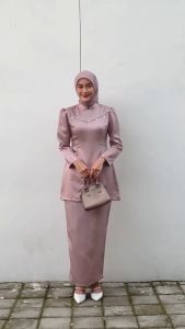 Setelan Baju Kurung Melayu FAYRA Motif Payet Elegan dengan Aksen Kristal 2024