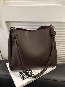 This Years Popular Bag Womens Large Capacity 2023 New Arrival Autumn Winter Retro Fashion Shoulder Bag Versatile High Quality Bucket Bag