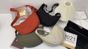 [Sedia Sedia] Nilon Uniqlo Selempang Bag Bag Uniqlo Sling Bag Wanita Beg Pelajar