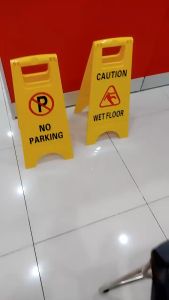 Heavy Duty Plastic Caution Wet Floor Stand Warning Board Sign Yellow Slippery Warning Slippery Notice Prohibits Parking