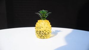 水晶菠萝 摆设品 黄水晶 摆件 聚宝盆 招财 生意兴隆 五帝钱 元宝 水晶 Feng Shui Natural Crystal Wealth Pineapple Home Decor Crystal Glass Decor Gifts Good Luck Room Decoration 风水