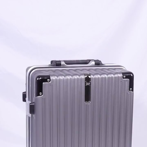 Deli กระเป๋าเดินทาง กระเป๋าเดินทางล้อลาก 20 / 24 นิ้ว ล้อหมุนได้ แข็งแรง ทนทาน มี 2 ขนาด Suitcase