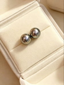 YISHU | Luxurious Peacock Green Genuine Tahe Pearl Earrings
