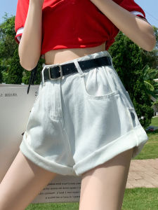 QIAOMIDUO | กางเกงขาสั้นผ้ายีนส์สีขาวสำหรับผู้หญิงในช่วงฤดูร้อนปี 2024 กางเกงขายาวทรงหลวมเอวสูง ทรงหลวม สไตล์หวานและเผ็ดร้อน