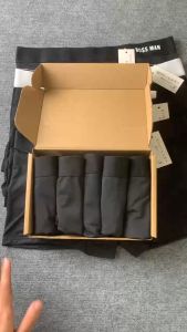 Hộp 4 quần lót nam cao cấp màu đen quần sịp boxer chất liệu thun lạnh cực mềm mại thoải mái lót 2 lớp kháng khuẩn kiểu dáng trẻ trung năng động.