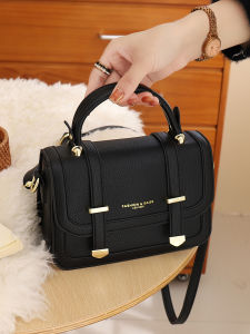 TAOHUALIHUA | Retro College Style Crossbody Bag