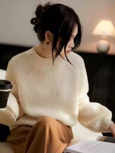 Red Soft Knitted Sweater round Neck Loose Fit Fashionable Vintage Style Womens Autumn Winter New Arrival Slimming Top