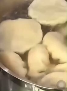 เครื่องทําซาลาเปาและเกี๊ยวรูปดอกไม้ ซาลาเปากึ่งชนิดดอกไม้ แม่พิมพ์ทําเองที่เรียบง่าย เครื่องทําเกี๊ยวดอกไม้ตกง่าย