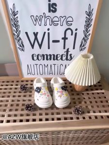 Dép sục cross clogs nữ đế bánh mì cao 5cm có quai hậu (kèm 8 sticker) EVA siêu nhẹ iDÉP SL062 (Vàng đen)