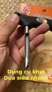 Dụng Cụ Khui Dừa Inox Siêu Nhanh Sản phẩm khui dừa rất tiện lợi nhanh gọn nhẹ và dễ sử dụng. Dụng cụ khui dừa rất thích hợp cho các quán nước nhà hàng sử dụng khi du lịch.