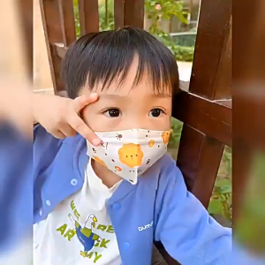 BT 50PCS KN95 Face Mask for Kids Cartoons 5ply 5D Child Butterfly Protective Reusable Unobstructed Breathing 5 Layers KF94 Mask Washable Child Mask Budak Duckbill 3D Little Child 儿童口罩 Not Single Use Beauty Facial