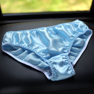 Antibacterial Silk Short Pants Womens Comfortable Breathable Summer Underwear Triangle Panties Seamless Natural Waist Design
