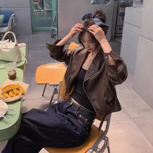 Áo Khoác Da PU Màu Nâu Cổ Điển Hong Kong Phong Cách Nữ Đầu Thu 2024 Áo Khoác Xe Máy Ngắn Mới Cỡ Nhỏ Áo Khoác Ngoài