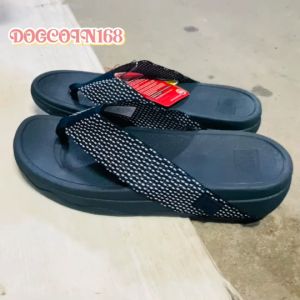 รองเท้าแตะหูหนีบ Fitflop ของผู้ชาย ของผู้หญิงใส่ได้สินค้าเข้ามาใหม่สินค้าจัดส่งทุกวันตามภาพสินค้า