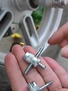 Yitong 4 in 1 Tire Valve Core Tool Valve Stem Repair Wrench for Car Electric Bike and Bicycle Tires Deflation and Thread Repair