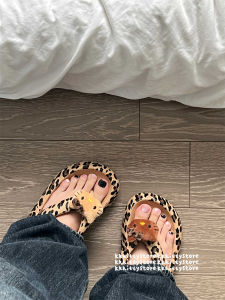รองเท้าแตะส้นหนาลายเสือดาวน่ารักสำหรับผู้หญิง รองเท้าแตะส้นหนาสำหรับใส่ไปชายหาดในช่วงฤดูร้อนปี 2024 รองเท้าแตะแบบสวมลำลอง