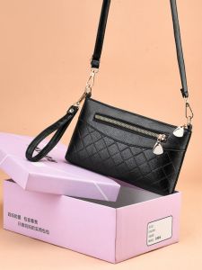 Elegant British Style Shoulder Bag for Mothers Lightweight Crossbody Handbag Soft PU Leather Daily Use Square Shape Pure Color