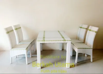 (( Cod )) Set meja kursi makan rotan sintetis motif pita isi 4 kursi bisa plus jok busa dudukan