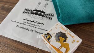 (Isi 50Pcs Size 30 x 40) Kantong Plastik Ibadah Haji Umroh Lebaran Haji | Kantong Plastik Souvenir Haji & Umroh Kemasan Parcel Haji