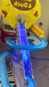 เป็ดไต่บันได สไลเดอร์ ของเล่นไฟฟ้า เป็ดน้อย ปีนบันได ของเล่นเด็ก สไลด์เป็ดน้อยสีเหลือง