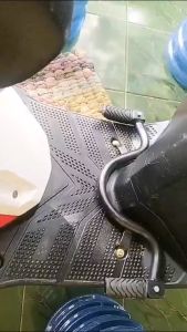 Pijakan Kaki + Footstep Depan Honda Vario 110 Karbu Lama 2017-2011 Besi Tebal Fullset Siap Pakai - Pijakan Kaki Depan Generasi Pertama 2007-2011 (Gambar Motor Terakhir)