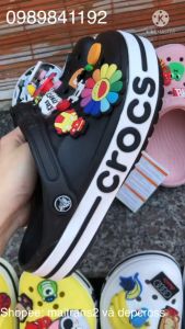 Giày Dép Cross Đế Bánh Mì Màu Đen baya Tặng Thêm 12 Sticker Cross Giày Bít Đầu Lỗ Thông Thoáng Mẫu Mùa Hè Nhiều Size