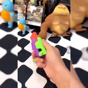 3D Gravity Radish Knife Decompression Pushing Card Small Toy 3D Printing Toy Small Radish Knife