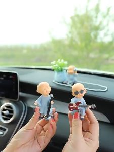 Bộ decor trang trí taplo ô tô ban nhạc Nhà Sư vui nhộn phụ kiện xe hơi sáng tạo hoặc để bàn làm việc