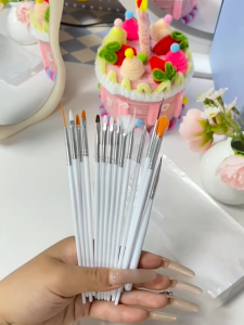 สุดคุ้ม! เซตแปรงพู่กัน 15 ชิ้น สำหรับเพ้นท์เล็บเจล ด้ามสีขาว แบบครบเซต พร้อมใช้งานทันที