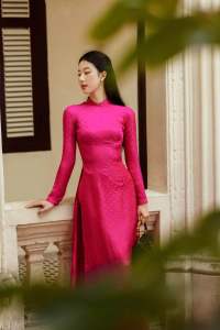 ÁO DÀI NỮ LỤA T.Ơ T.Ằ.M 2 TÀ CÓ KÈM QUẦN FROM CHÍCH BEN TRUYỀN THỐNG ÔM NGƯỜI RA DÁNG XINH XẮN