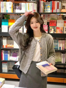 Áo Len Cardigan Dệt Kim Ngắn Màu Xám Cổ Tròn Cho Nữ Mùa Xuân Thu Phong Cách Mới Mềm Mại Rộng Rãi Thời Trang Màu Trắng
