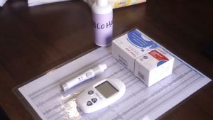 TRỌN BỘ Máy đo đường huyết Sinocare Safe - Accu Hàng Chính Hãng tặng bút chích máu và 25 Que + 25 Kim