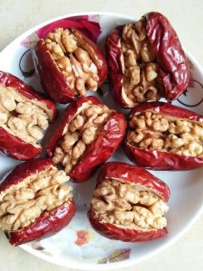 Premium 500g Xinjiang Hetian Dried Dates Stuffed with Walnuts Individually Packaged Snacks No-Wash Seedless Date Nuts