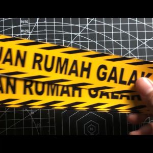 (isi 04) Stiker Lucu "Awas Tuan Rumah Galak" Stiker Pintu Lucu Laminasi Glosy